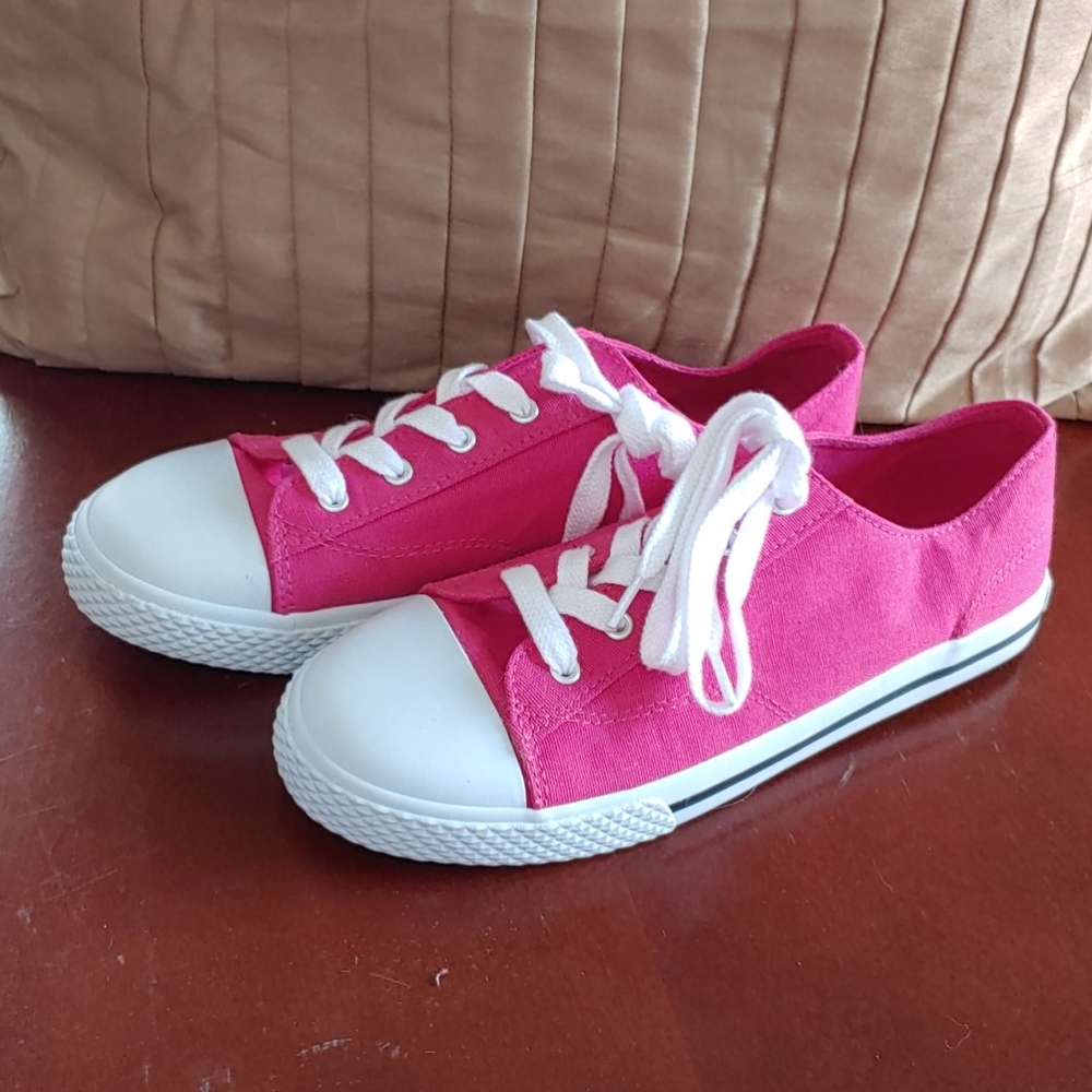 Air Walk Kids Low Tennis Shoes Size 4 1/2 Pink